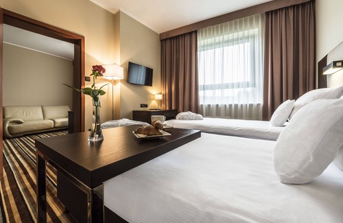 Pruszkow Hotel | Hotel Victor Pruszków DeSilva