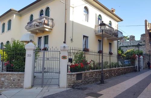 Lazise Old Town Hotel | Hotel Villa Cansignorio