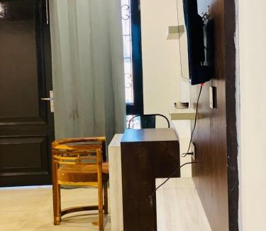 Sector 51 Hotel | Hotel Viraj