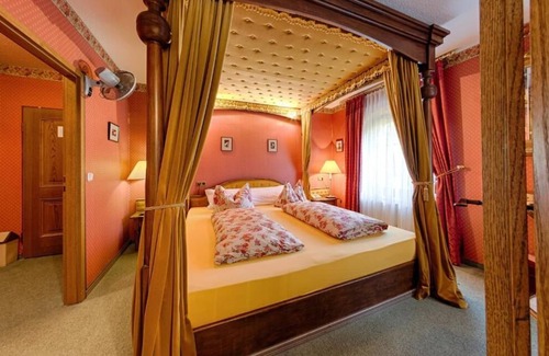 Mittenwalde Bed & Breakfast | Hotel Waldschlösschen