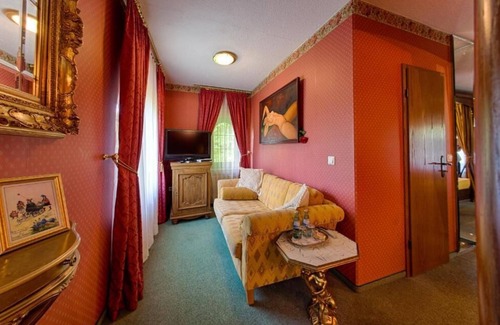 Mittenwalde Bed & Breakfast | Hotel Waldschlösschen