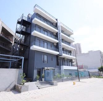 Sector 51 Hotel | Hotel Wedlock - Golf Course Road