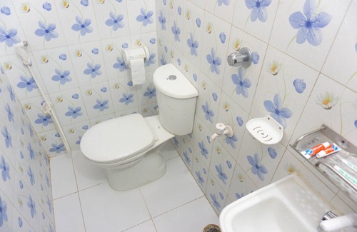 Dhaka Hotel | Hotel White House International Residential - Family Room - Non AC