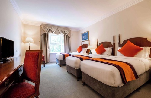 Ennis Hotel | Hotel Woodstock, an Ascend Hotel Collection Member