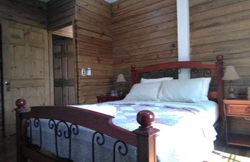 Puerto Barrios House | Hotel y Restaurante Casa Escondida