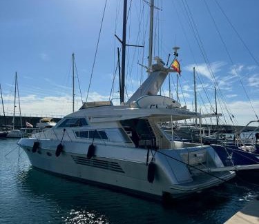 Sant Adria de Besos Boat Rental | Hotel Yacht Sherte