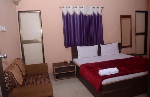 Rajula Hotel | Hotel Yadunandan Rooms & Restaurant