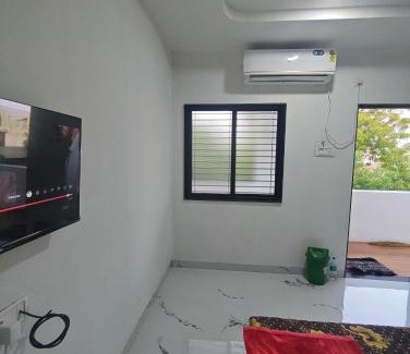 Shirpur Hotel | Hotel Yatri Lodge