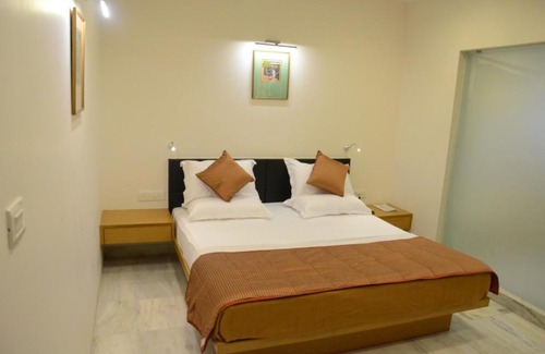 Sayajiganj Hotel | Hotel Yuvraj