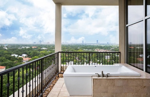 South Central Houston Apartment | Hotel Zaza Houston Museum District