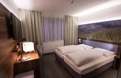 Neutraubling Hotel | Hotel7Continents