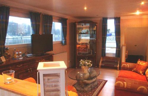 Schlachte Boat Rental | Hotelschiff Perle Bremen