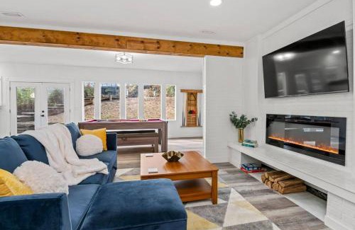 Hendersonville House | HotTub, FirePit, Pets, Pool Table, Outdoor Dining