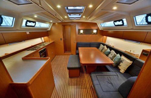 Odesos Boat Rental | Houseboat ∙ 4 bedrooms ∙ 8 guests
