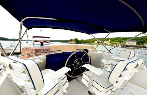 Damariscotta Boat Rental | Houseboat ∙ 1 bedroom ∙ 4 guests