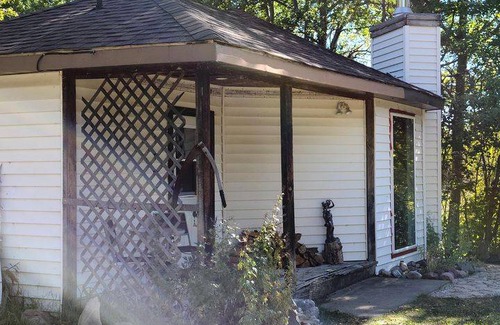 Parkland County House | House ∙ 1 bedroom ∙ 2 guests