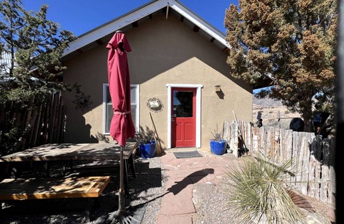 Abiquiu House | House ∙ 1 bedroom ∙ 5 guests