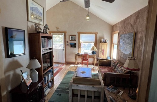 Abiquiu House | House ∙ 1 bedroom ∙ 5 guests