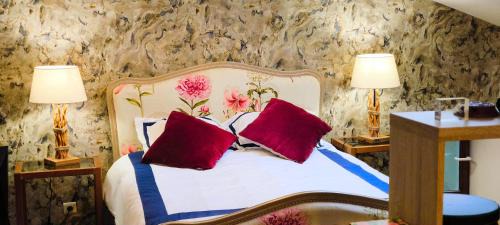Marthon House | House 10 people, heated pool, countryside