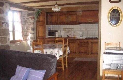 Saint-Vincent-de-Salers House | House 15380 St. Vincent de Salers