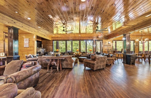 Gatlinburg House | House ∙ 16 bedrooms ∙ 78 guests