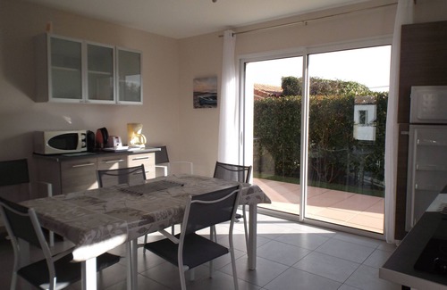 Angles House | HOUSE 2 bedrooms + 1 bed living room close to shops 7 km beaches