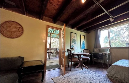 Topanga House | House ∙ 2 bedrooms ∙ 4 guests