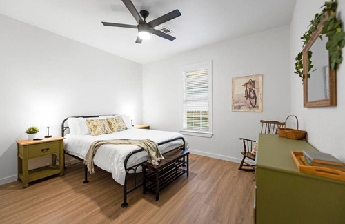 Waco House | House ∙ 2 bedrooms ∙ 6 guests