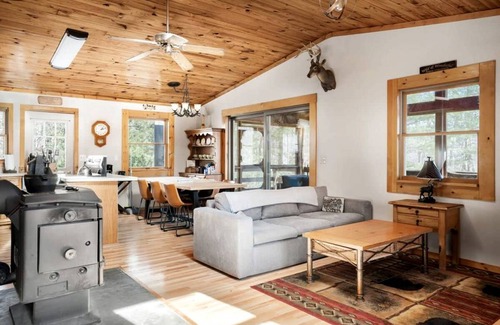 Great Cacapon House | House ∙ 3 bedrooms ∙ 6 guests