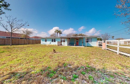 Flour Bluff House | House ∙ 3 bedrooms ∙ 10 guests