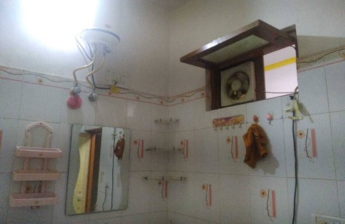 Gwalior House | HOUSE, 3 PRIVATE DOUBLE BEDROOMS WITH BATH AND KITCHEN
