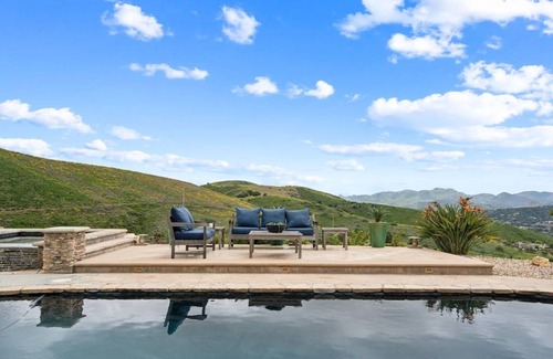 Thousand Oaks House | House ∙ 4 bedrooms ∙ 8 guests