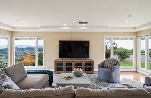 Thousand Oaks House | House ∙ 4 bedrooms ∙ 8 guests