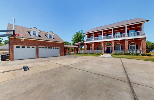 Walden on Lake Conroe House | House ∙ 4 bedrooms ∙ 15 guests