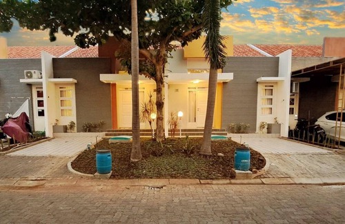 Semarang House | House ∙ 6 bedrooms ∙ 16 guests
