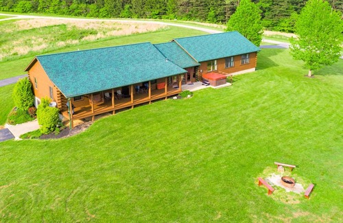Logan House | House ∙ 7 bedrooms ∙ 30 guests