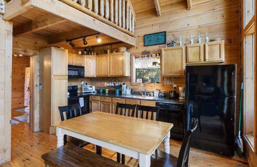Gatlinburg - Pigeon Forge House | House ∙ 9 guests