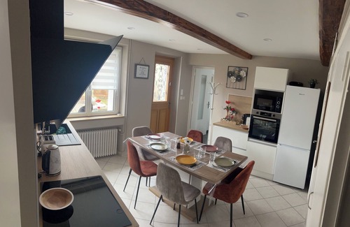 Colombier-Saugnieu House | House 90m2 from 2 to 10 people