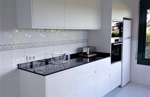 Sant Pere Pescador Ski Chalet | House Amfora 70, in 1st line, A/C, Wi-Fi, private pool, barbecue, garden.