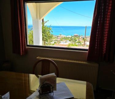 Spata-Artemida House | House Anatoli, veranda with view, 11 km to airport, 450 m to beach