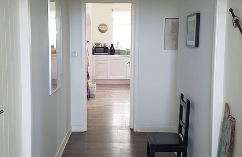Callow House | House between coast, lake + mountains: every window view is a Connemara highlight!