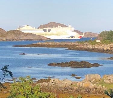 Ballstad House | House by the sea, Ballstad Lofoten