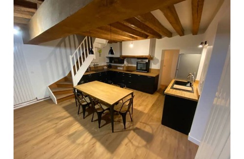 Arnage House | House close to circuit/garage, parking, garden