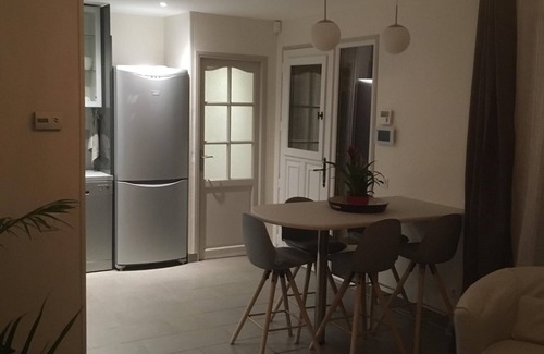 Mezieres-sur-Seine House | House downtown, calm, warm, with small private garden.