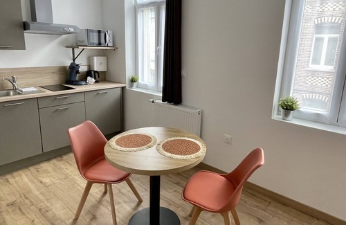 Lens House | House-Executive-Ensuite-Balcony-1er étage