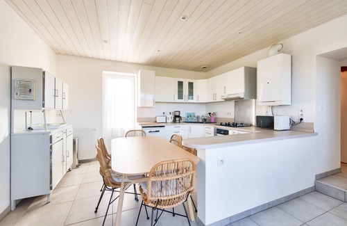 Saint-Michel-en-l'Herm House | House for 6 in Vendée with garden