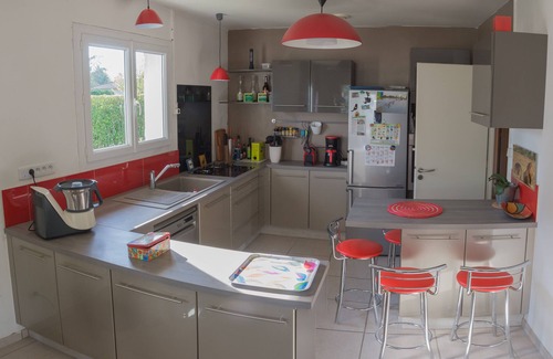 Vayres House | House for 6 and a baby, quiet and bright, all comforts, shaded terrace