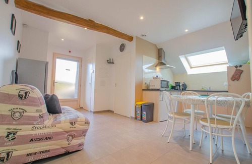 Fontaine-les-Gres House | House