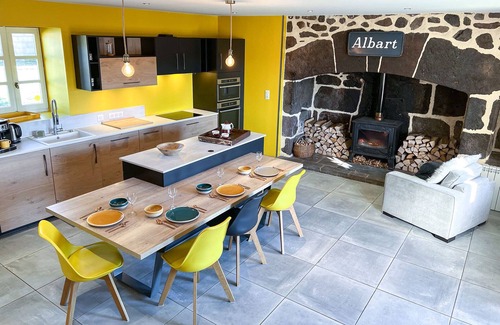 Saint-Cirgues-de-Jordanne House | House with incredible view of the Auvergne volcanoes! near Puy Mary