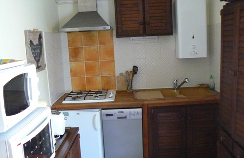 Saint-Hilaire-de-Lusignan House | House in large enclosed garden - pets welcome - quiet and safe